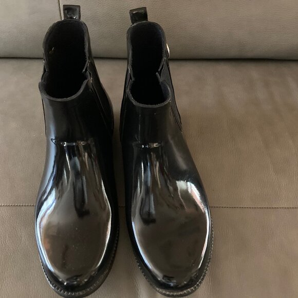 Michael Kors Ankle Boots - Picture 2 of 3